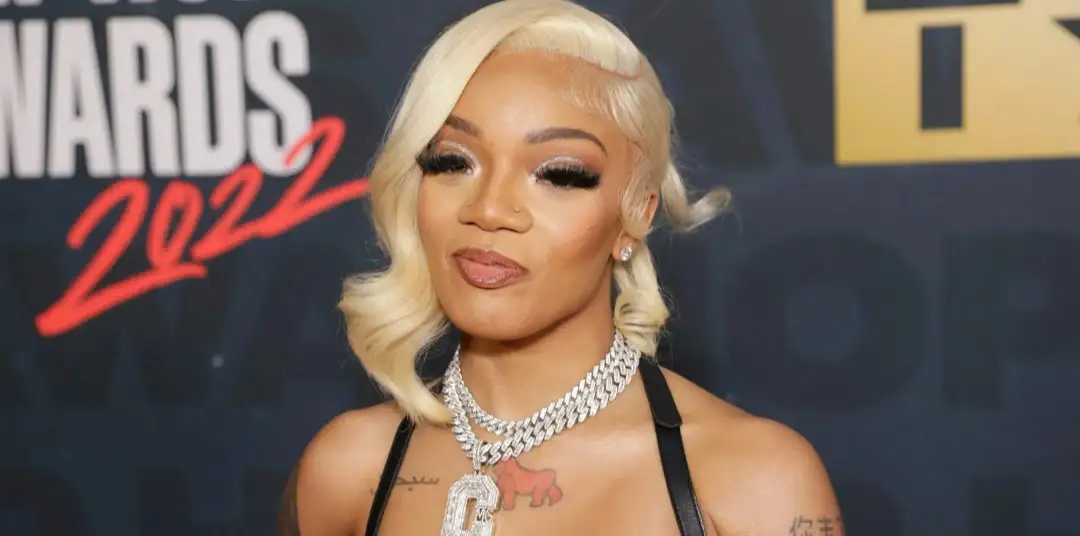Rapper americana diz que tem costume pedir ao namorado para ejacular na sua comida antes de a comer