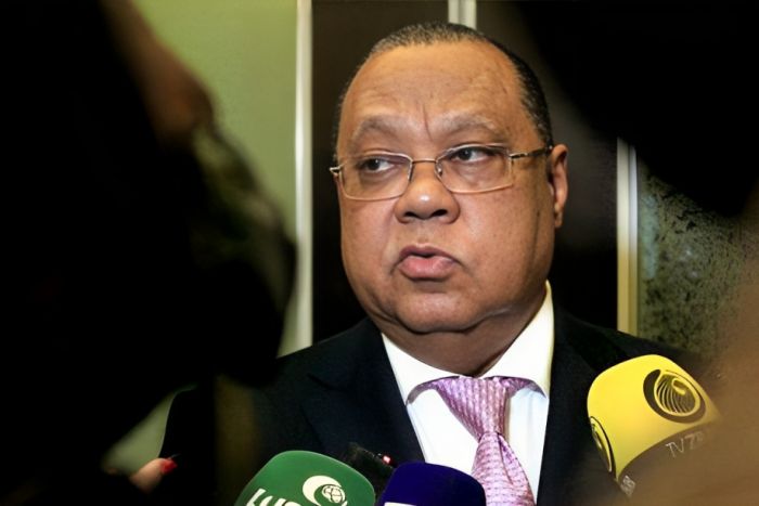 Gen. “Peito Alto” já se vê como Ministro da Defesa