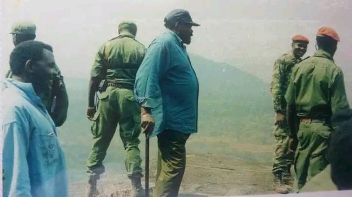 A biografia Vidas e mortes de Abel Chivukuvuku, escrita por José Agualusa, traz uma revelação de Abel Chivukuvuku.