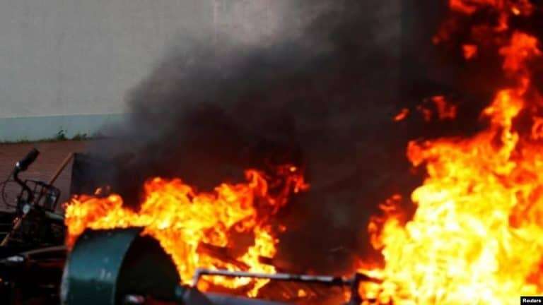 Cuanza Norte: familiares de jovem morta pelo namorado incendeiam casa do acusado