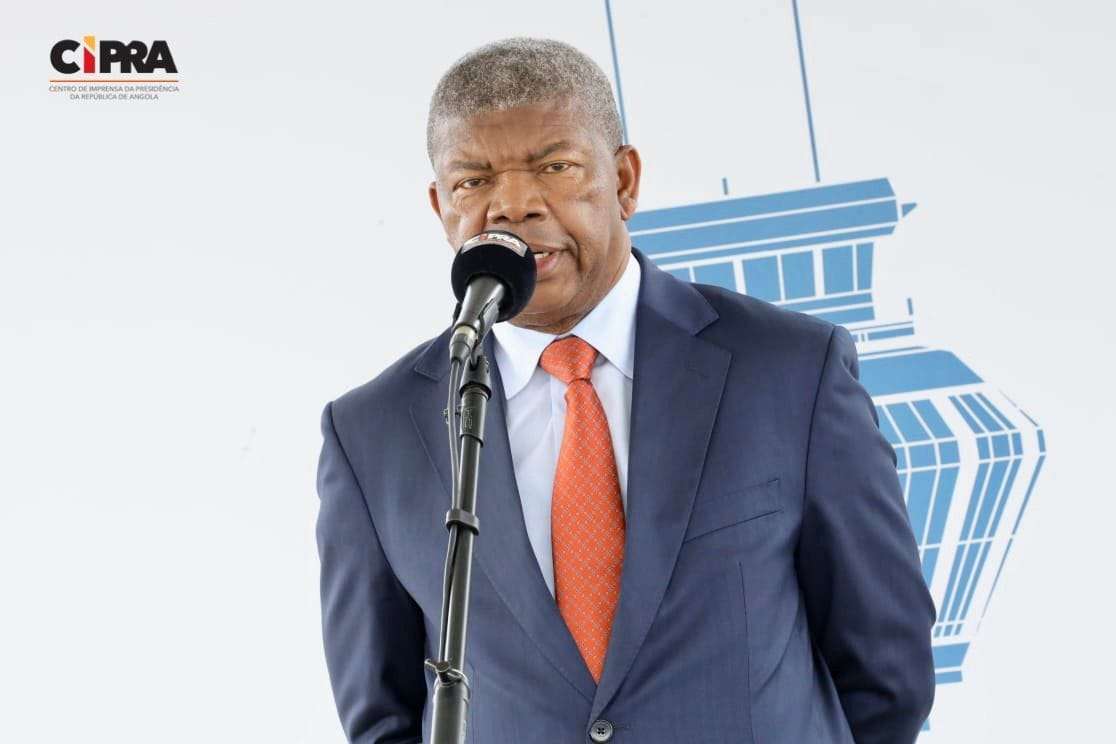 PR João Lourenço afasta JES do novo aeroporto
