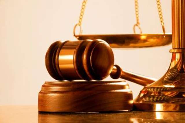 Escrivão de Tribunal Detido