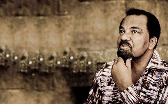 Bonga recebe em França prémio músicas do Mundo