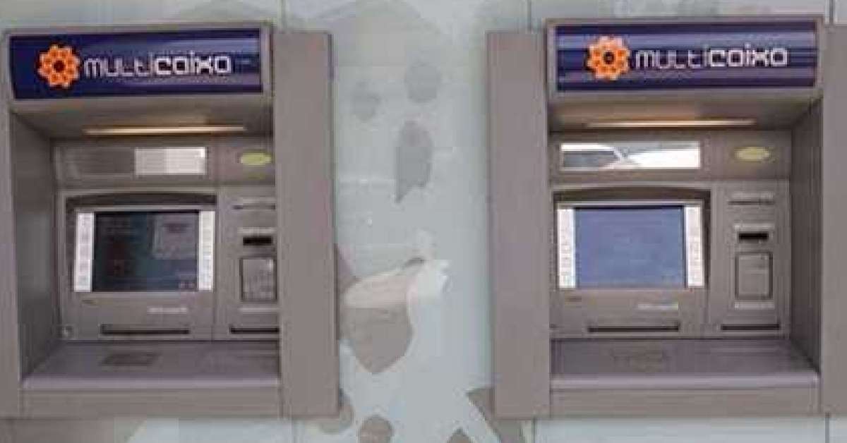 Clientes de bancos comerciais passam a pagar 700 kwanzas