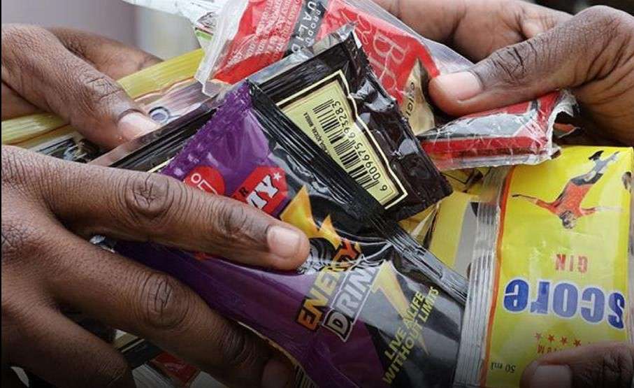 Angola: Governo proíbe a venda e produção de pacotinhos de Whisky a partir de Março