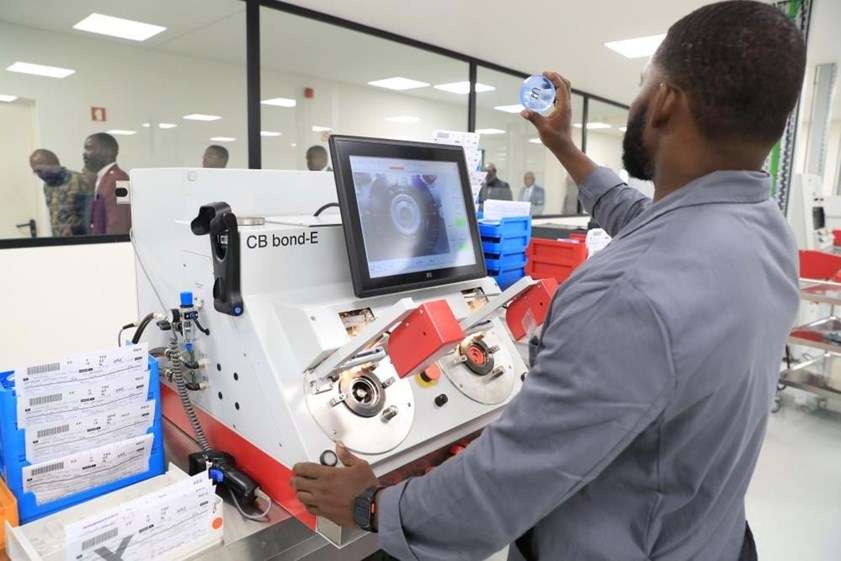 Angola ganha primeira fábrica de lentes oftálmicas