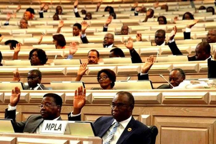 Parlamento aprova lei que cria mais províncias, mas UNITA vota contra