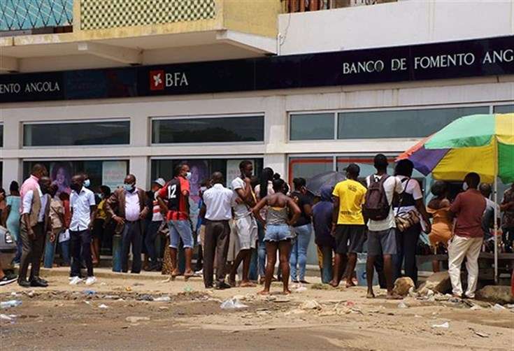 Bancos violam norma de carregamento e seca de dinheiro nos ATM persiste