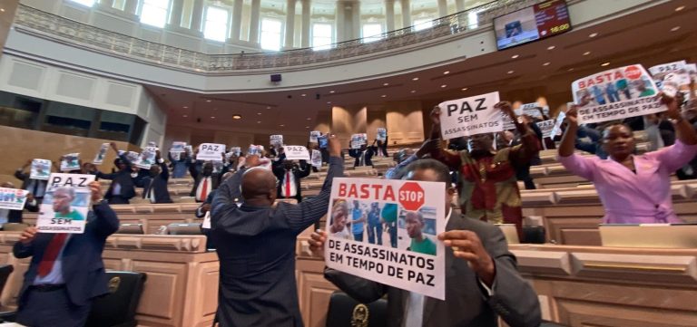 UNITA protesta na Assembleia contra ataque à caranava do partido no Cuando Cubango