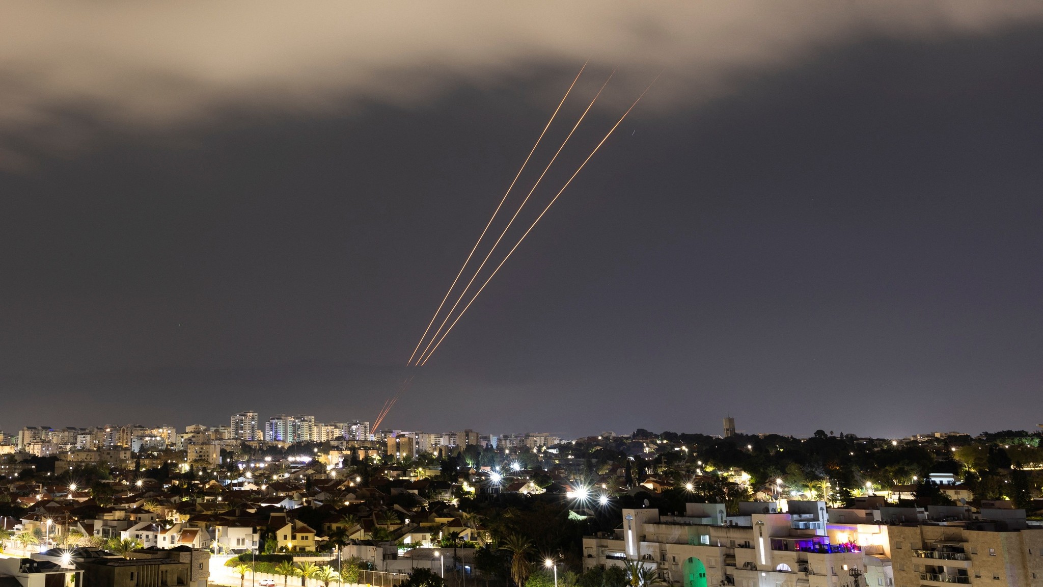 Irão ataca Israel com mais de 200 mísseis e drones