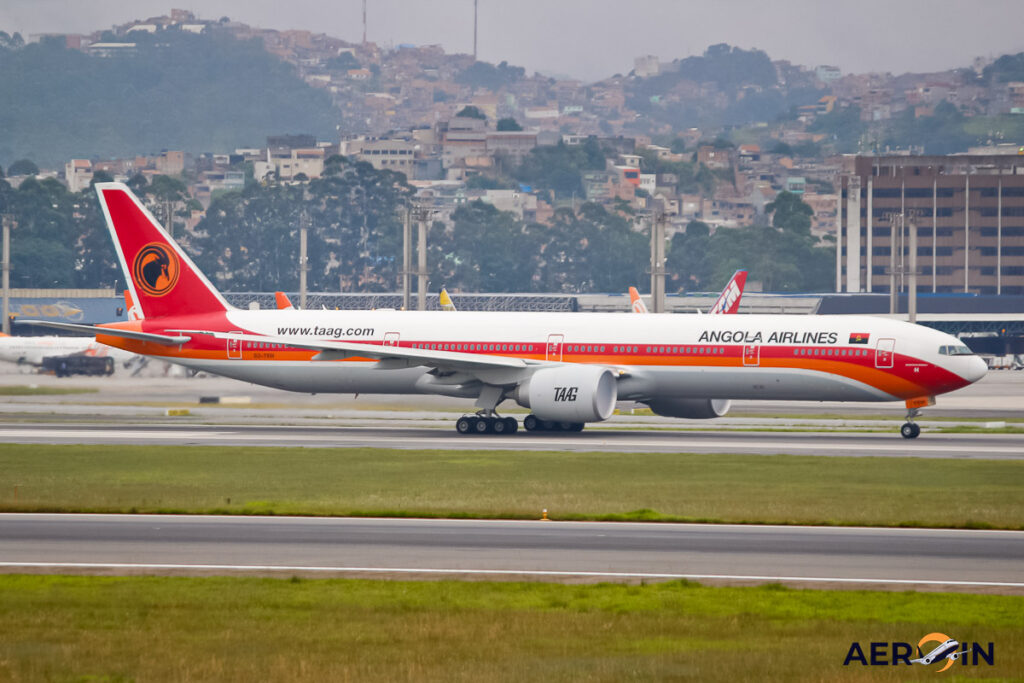 TAAG “fura fila” de novo e passa na frente de avião da Latam para decolar de Guarulhos