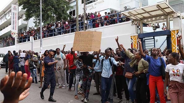 Estudantes da Universidade Metodista protestam contra subida repentina das propinas