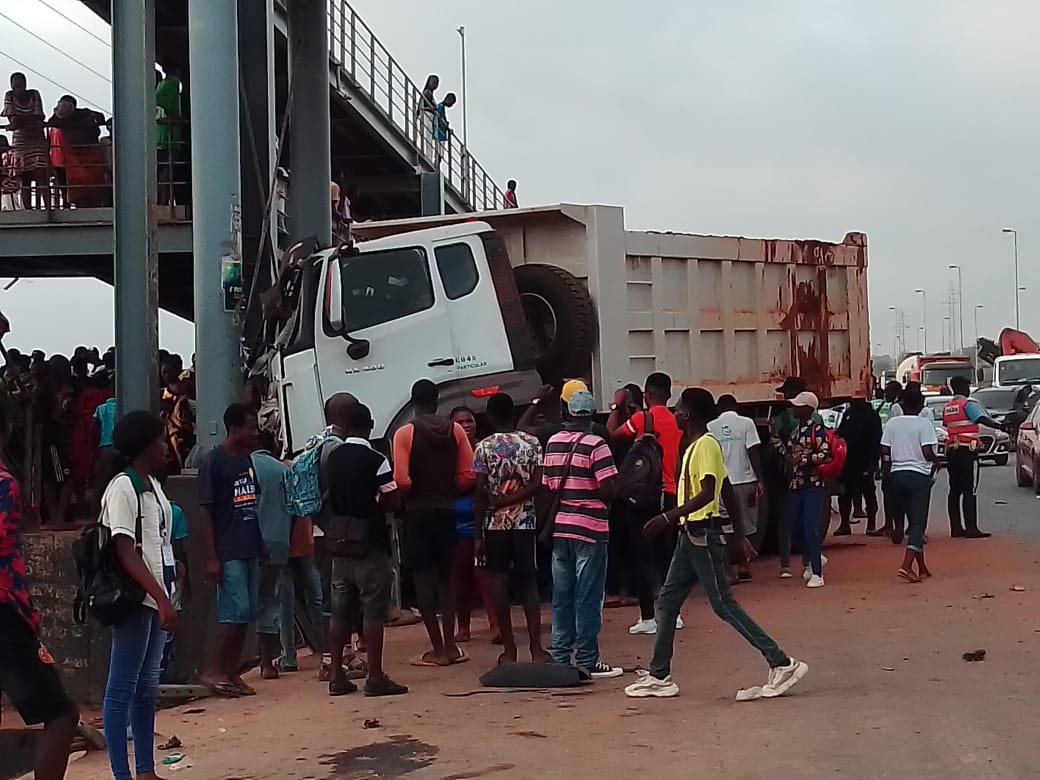 Embate entre camião e “hiace” provoca várias vítimas mortais em Cacuaco