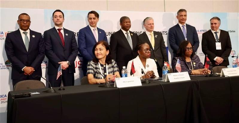 Angola e EUA assinam acordos de financiamento avaliados em 1,3 mil milhões USD