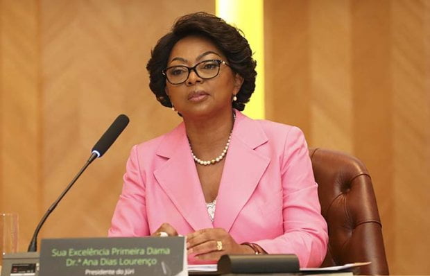 Tchizé critica a primeira-dama em relação ao sofrimento das crianças e populações carentes e questiona sua candidatura à PR