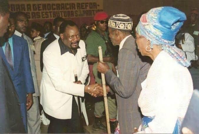 A Fundação Savimbi e a Controvérsia Política