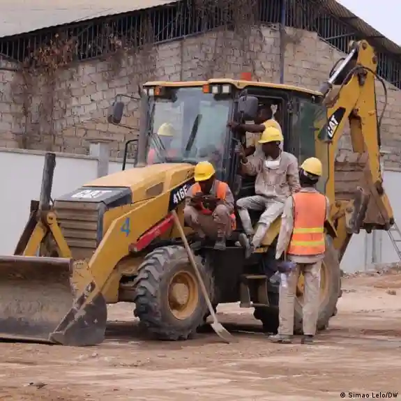 Angola: Trabalhadores denunciam abusos em empresas chinesas