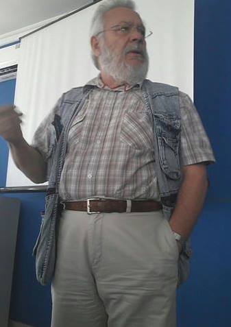 A Crise de Identidade do Mercenário Artur Queiroz e a Verdade sobre a ‘Grande Família’ do MPLA