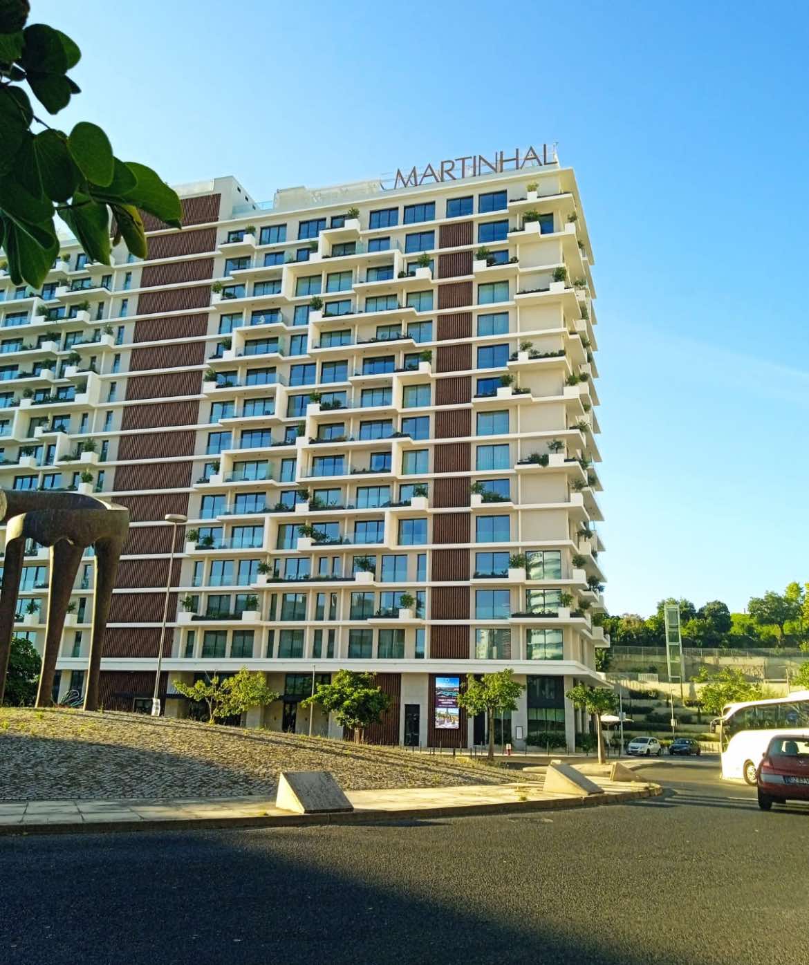 Cônsul de Angola gasta 96 mil euros em hotel
