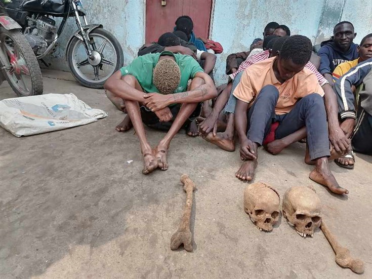 Detido gangue "Turquia", que invadiu o cemitério da Mulemba para roubar ossadas humanas - Grupo foi detido depois de fazer circular vídeo a exibir "achado"