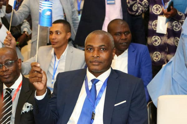 Chivukuvuku anuncia garantia de legalização do PRA-JA Servir Angola