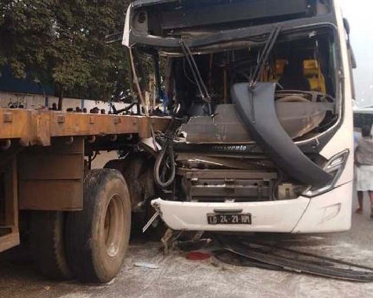 Viana: Colisão mortal entre autocarro e camião causa três mortes e 15 feridos