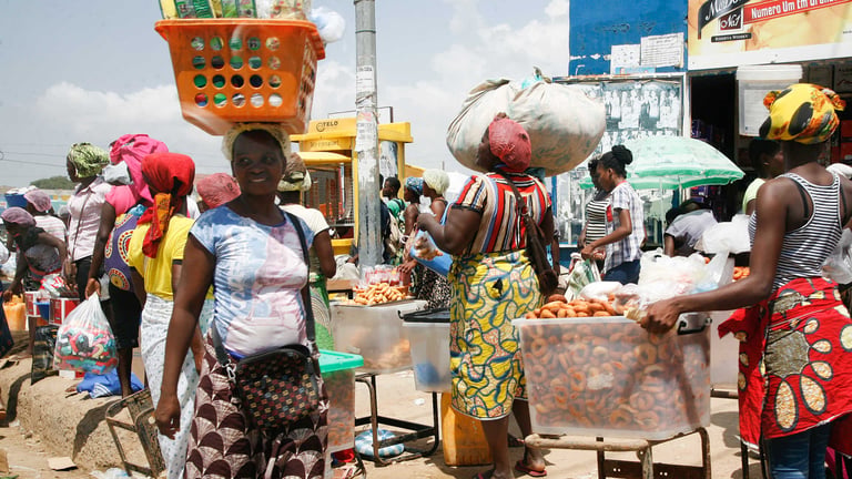 Munícipes consideram venda desordenada em Luanda como um fracasso das políticas de reordenamento