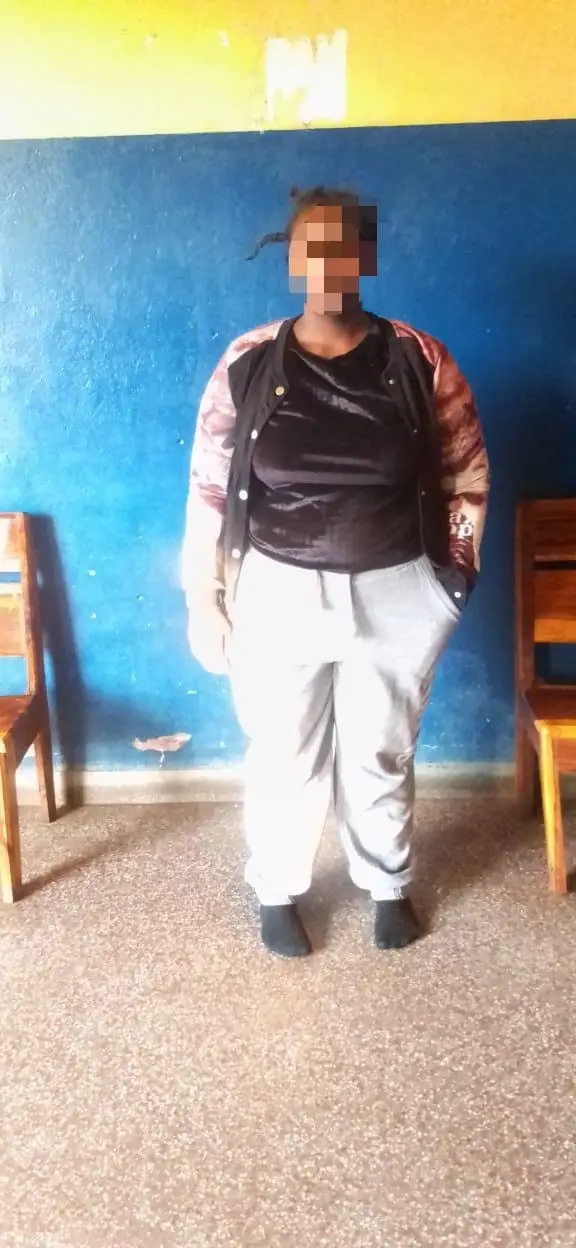 Huíla: Mulher detida por queimar filha de 9 anos em Matala por desvio de rebuçados