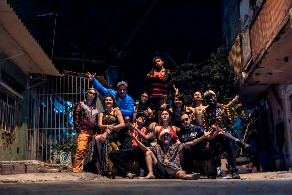 Activista Hitler Samassuku estreia no Brasil como ator de teatro