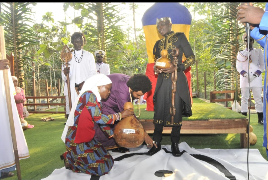 Elevação e condecorações marcam o acto de celebração dos dois anos de coroação de sua Majestade, Divino Ntothila, Tadydiambwisu Vó Tadydiantedimisi, o rei do povo NTU