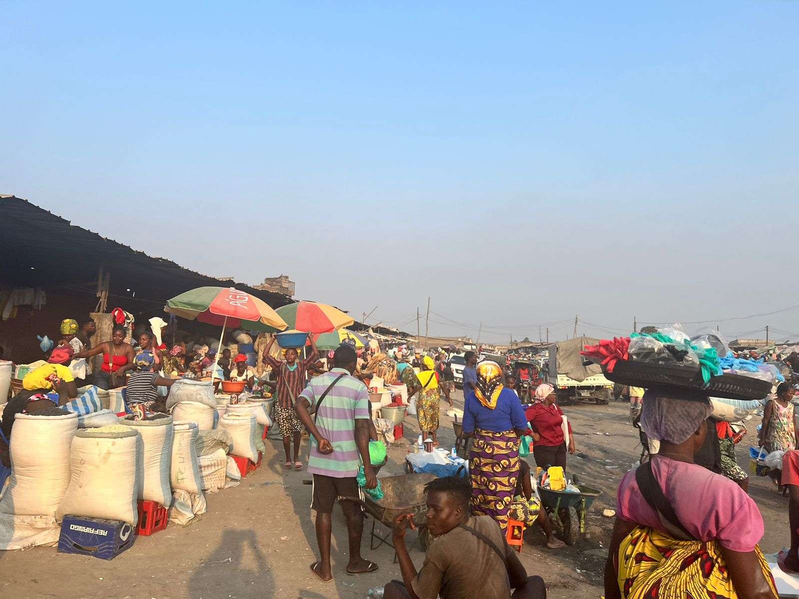 Tribunal de Luanda ordena devolução do Mercado do Km 30 à proprietária