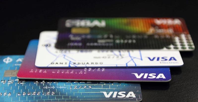 Aluguer de cartões bancários dispara com crise cambial