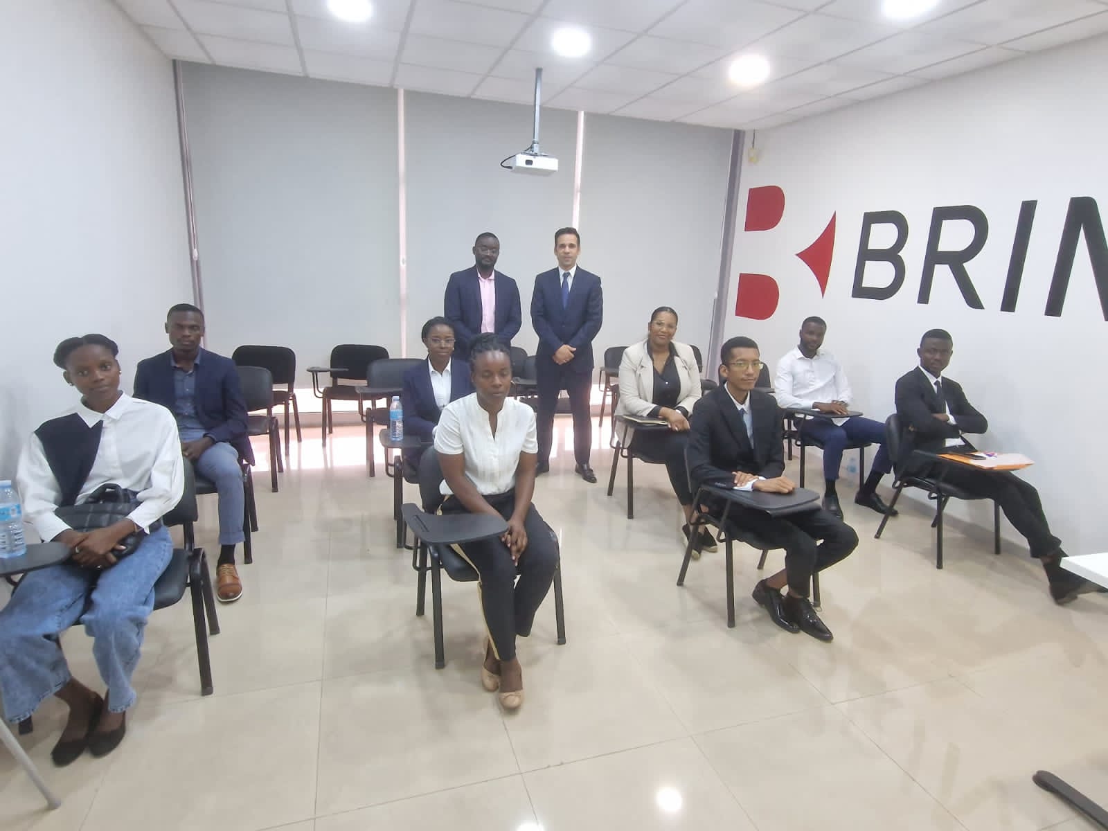 Programa de inclusão social cria oportunidades profissionais para jovens recém-licenciados