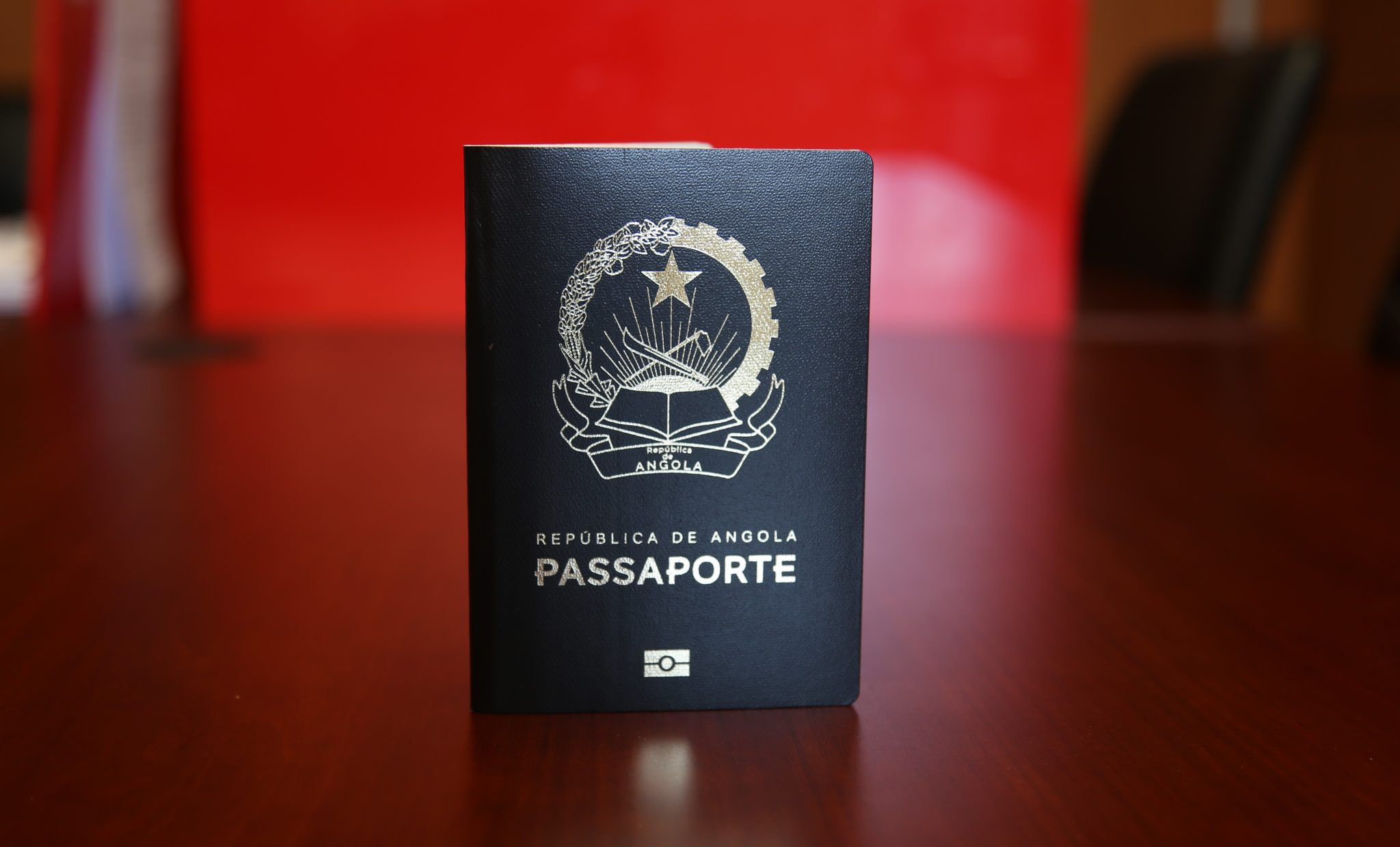 MININT vai ‘injectar’ 11 mil milhões Kz para aquisição de passaportes electrónicos