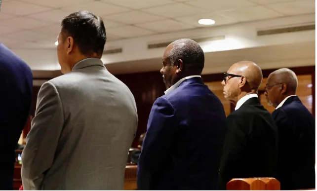 Defesas de Dino e Kopelipa socorrem-se da Lei da Amnistia e supostas falhas na acusação