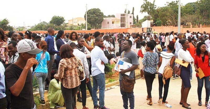 Concurso público para o preenchimento de 900 vagas, em quatro ministérios, arrancou esta segunda-feira em todo o País, via online