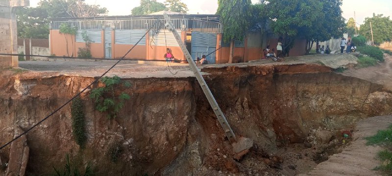 Abandono dos Mulenvos: moradores culpam inércia de Luís Nunes e fogem das ravinas