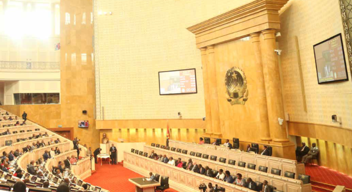 Deputados denunciam ajudas de custo de até 2 mil USD/dia para viagens ao exterior