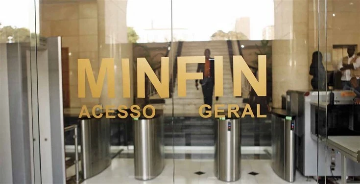 Ajustes directos continuaram a "reinar" em 2024, representando 67% da contratação pública