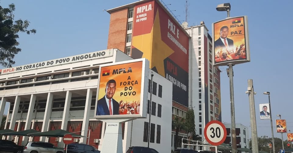 MPLA responsabiliza "grupos manipuladores" por vandalismo e alerta para tentativas de perturbar os 50 anos da Independência