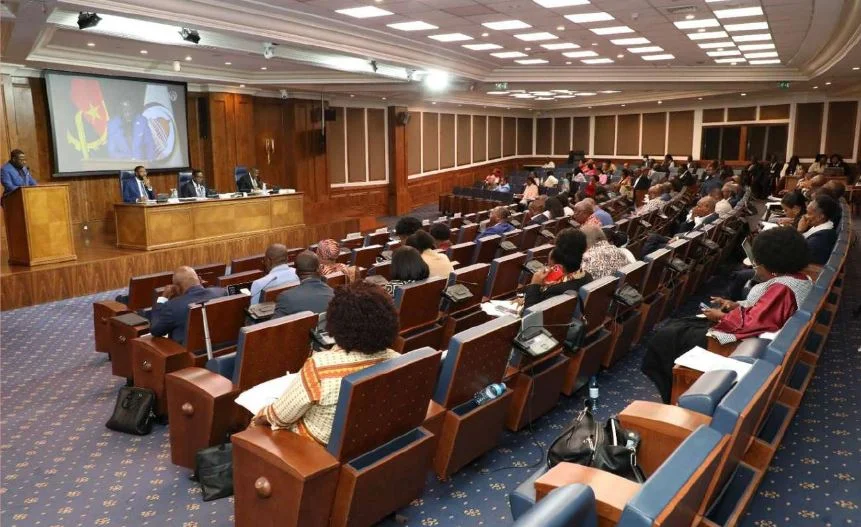 Pacote Eleitoral: Parlamento elimina actas-síntese e define distâncias nas assembleias com consenso frágil
