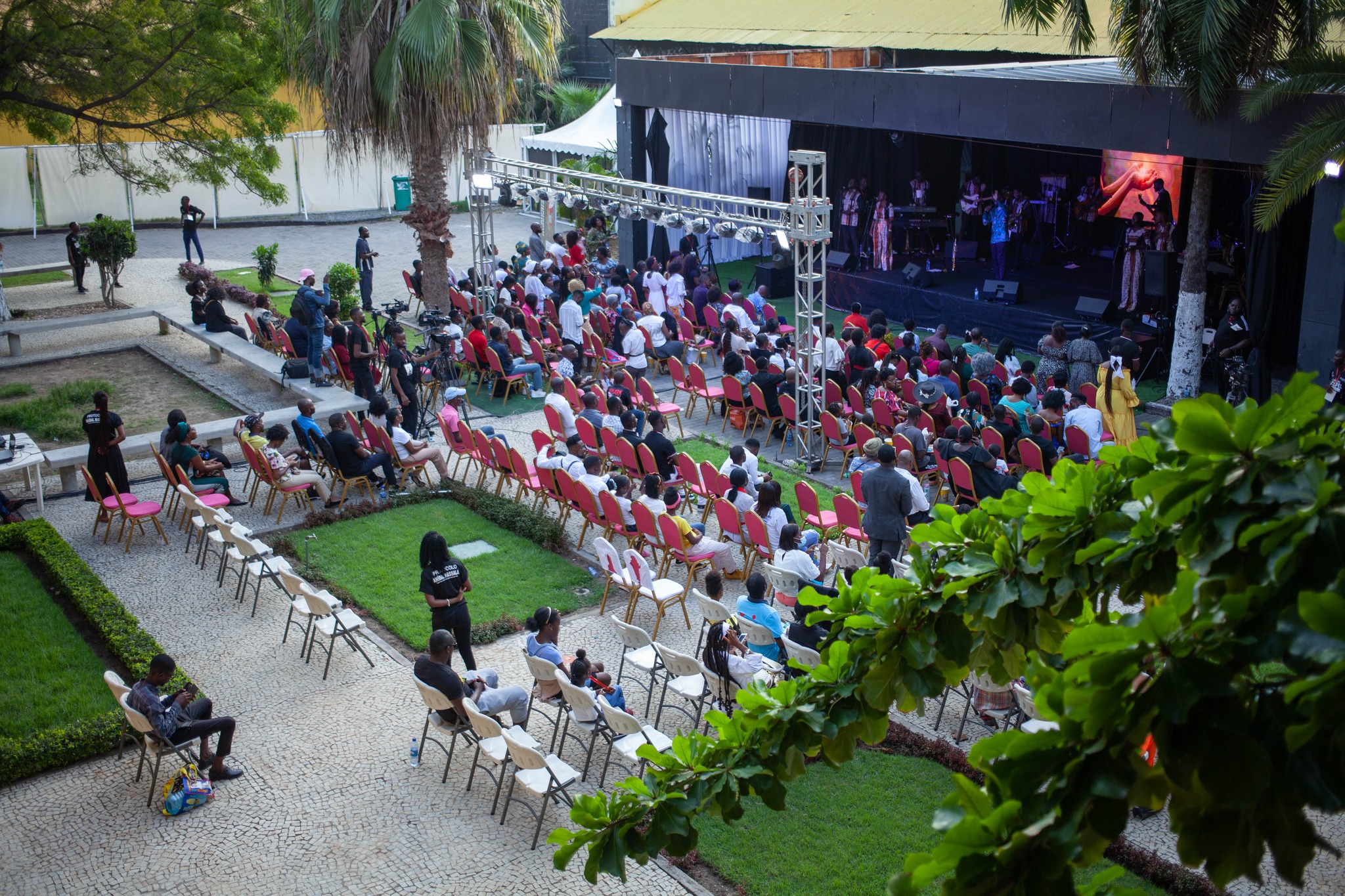 Luanda: Palácio de Ferro lança 3.ª edição da Feira MOCCO em homenagem a Elizabeth Santos