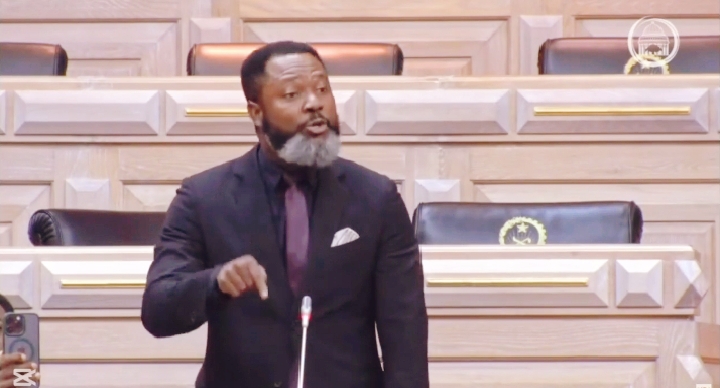 Parlamento debate tumultos de julho: MPLA defende polícia e UNITA culpa João Lourenço.