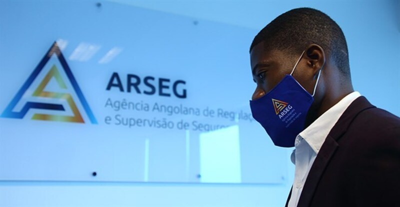 ARSEG cancela licenças de 47 mediadores de seguros por incumprimento de obrigações legais.