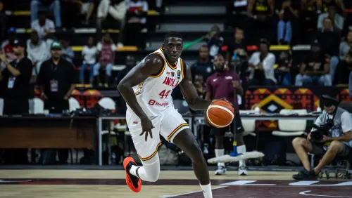Selecção Nacional de Angola celebra vitória sobre a Líbia no Afrobasket 2025.