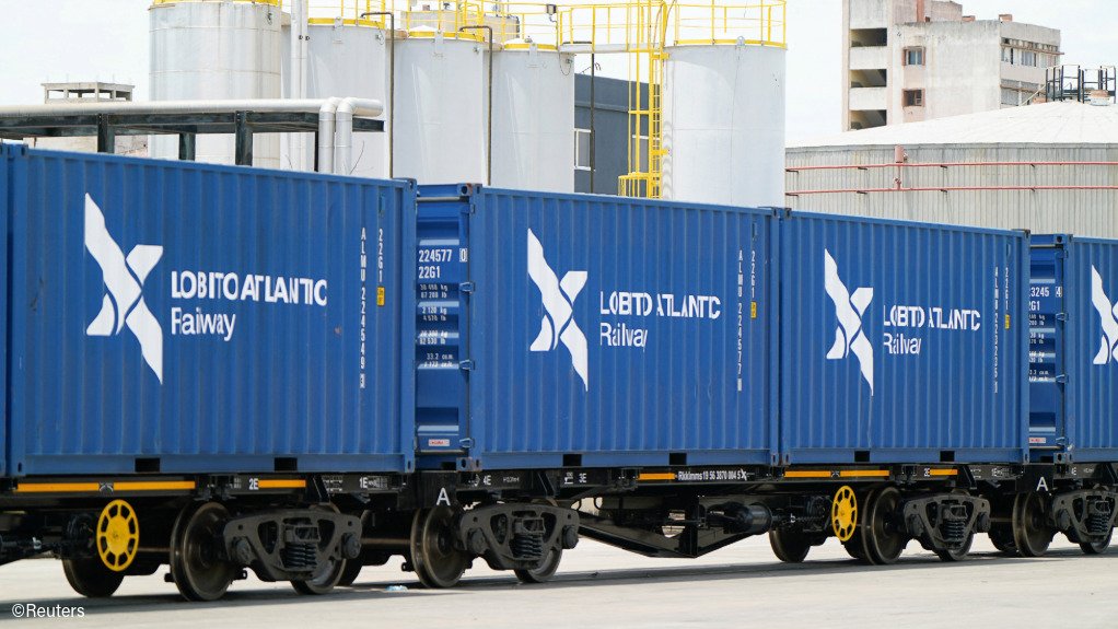 Comboio de carga da Atlantic Railway no Corredor do Lobito, principal rota para exportação de minerais.