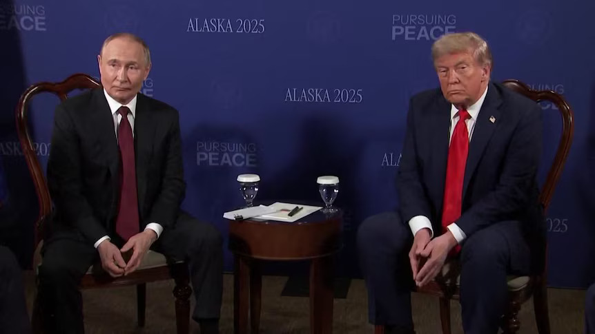 Cimeira entre Donald Trump e Vladimir Putin no Alasca termina sem acordo