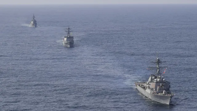 Navios de guerra norte-americanos no Caribe aumentam tensão com Caracas