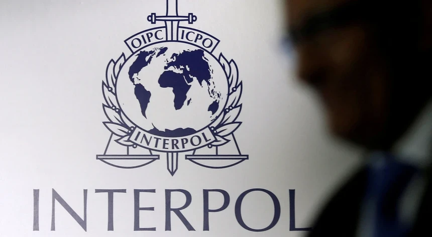 Interpol desmantela redes de crimes cibernéticos em África; 60 cidadãos chineses detidos em Angola por mineração ilegal.