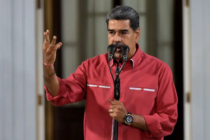 Nicolás Maduro acusa EUA de ingerência e ameaça militar